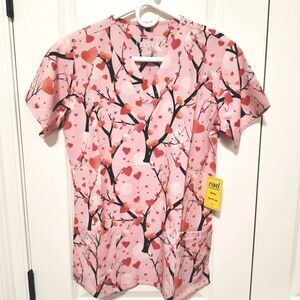 Revel Women's V-Neck Scrub Top Pink Tree of Love Hearts Size Small New w/Tags